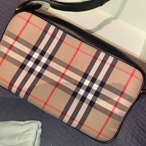 Authentic Burberry Crossbody bag - Picture 1 of 10